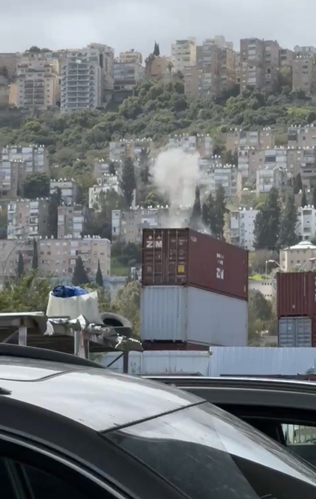 נפילות במספר מוקדים בצפון חיפה והקריותככל הנראה לכודים בבניין בגזרת הכרמל