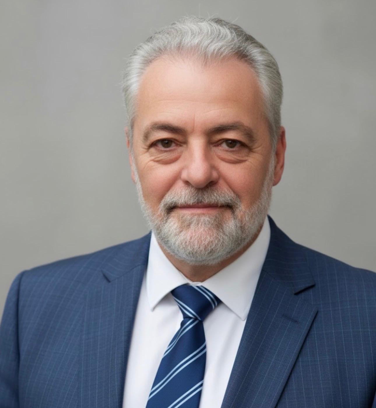 האדם שמאחורי החלוק: למה כולם בחיפה מדברים על ד"ר אהרון? ראיון חג בלעדי ל"חדשות מצ" על רפואה, אנושיות ושליחות